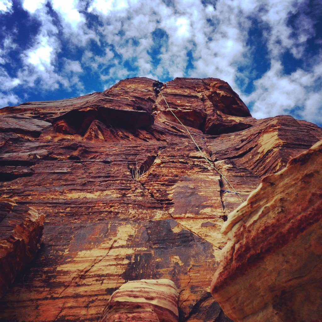 Kathryn Sall leads the third pitch of ‘Cat In The Hat’ in Red Rocks. Roberta Schoultz photo