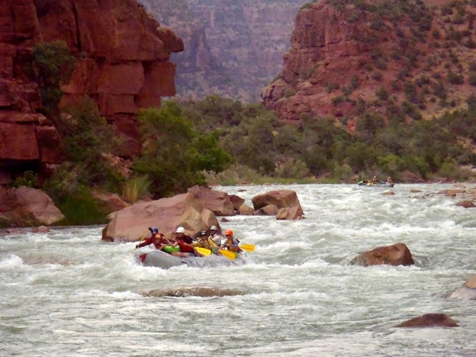 5 gap year students in one raft whitewater rafting